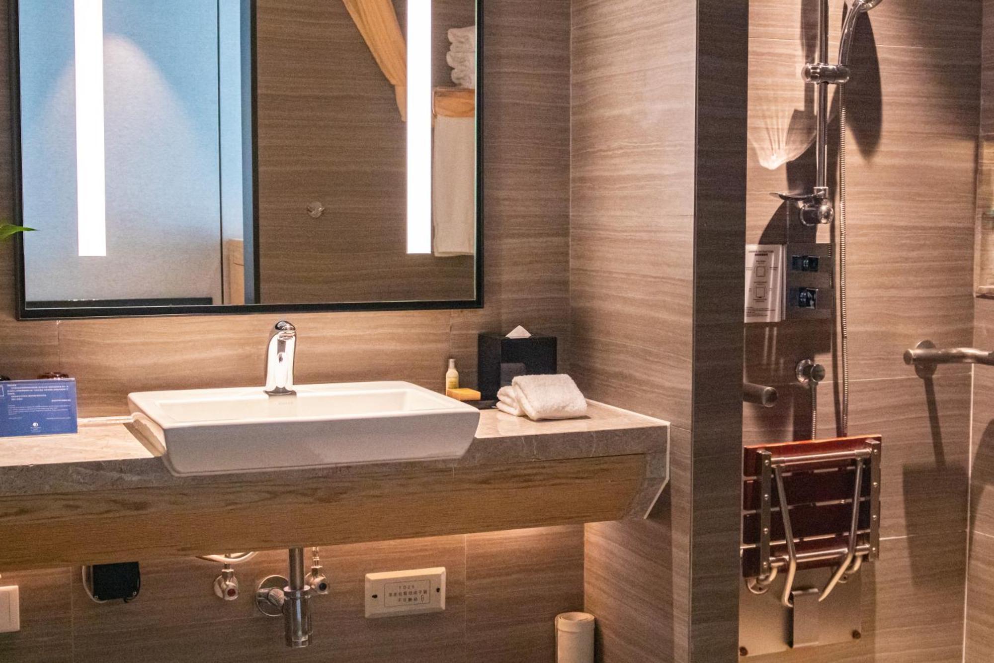 Doubletree By Hilton Hotel Shenzhen Longhua, Near Huawei, Foxcnn, Shenzhen North Railway, Uniwalk & Uniworld Shopping Mall, Sam'S Club Exteriör bild