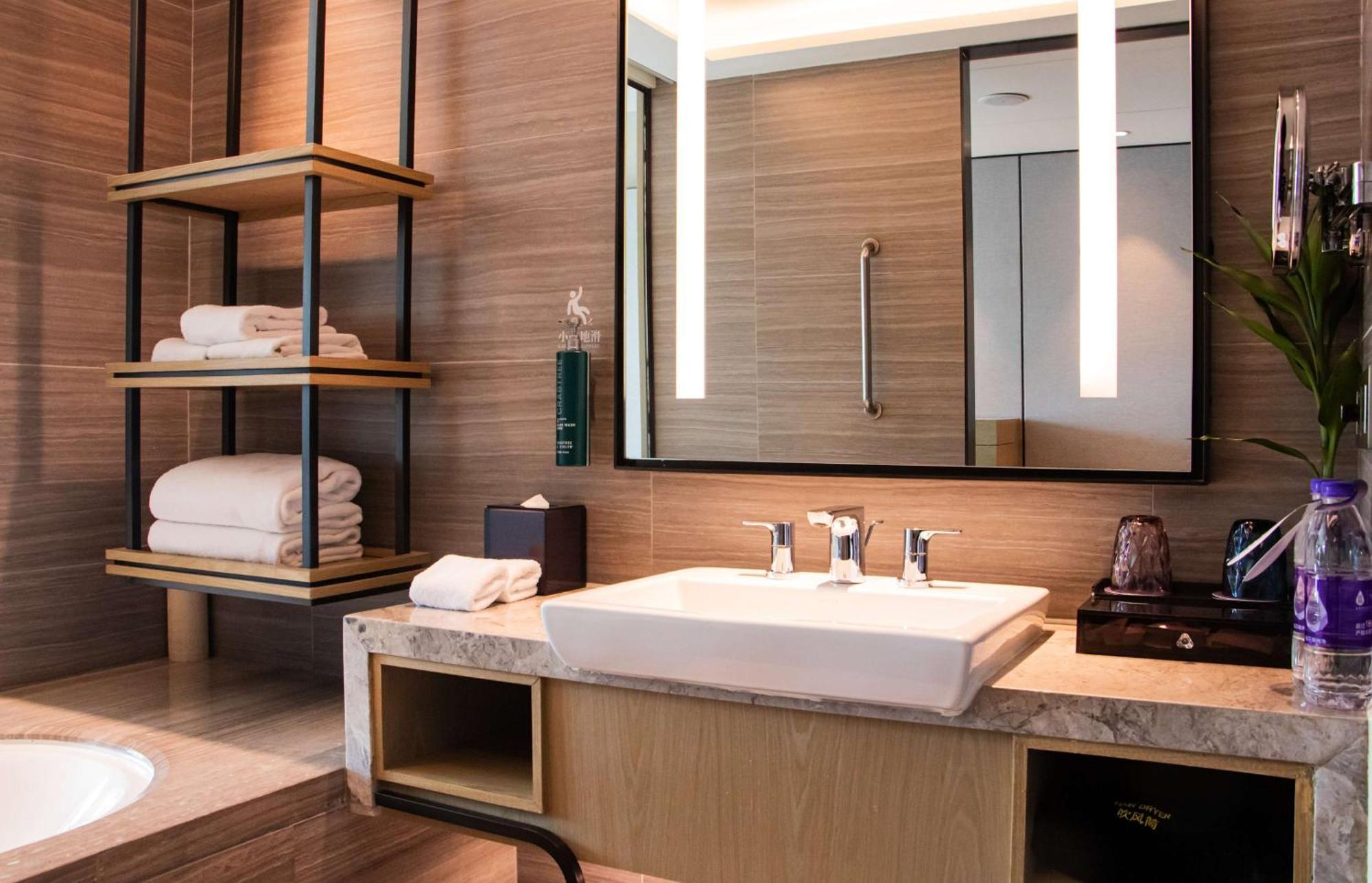Doubletree By Hilton Hotel Shenzhen Longhua, Near Huawei, Foxcnn, Shenzhen North Railway, Uniwalk & Uniworld Shopping Mall, Sam'S Club Exteriör bild