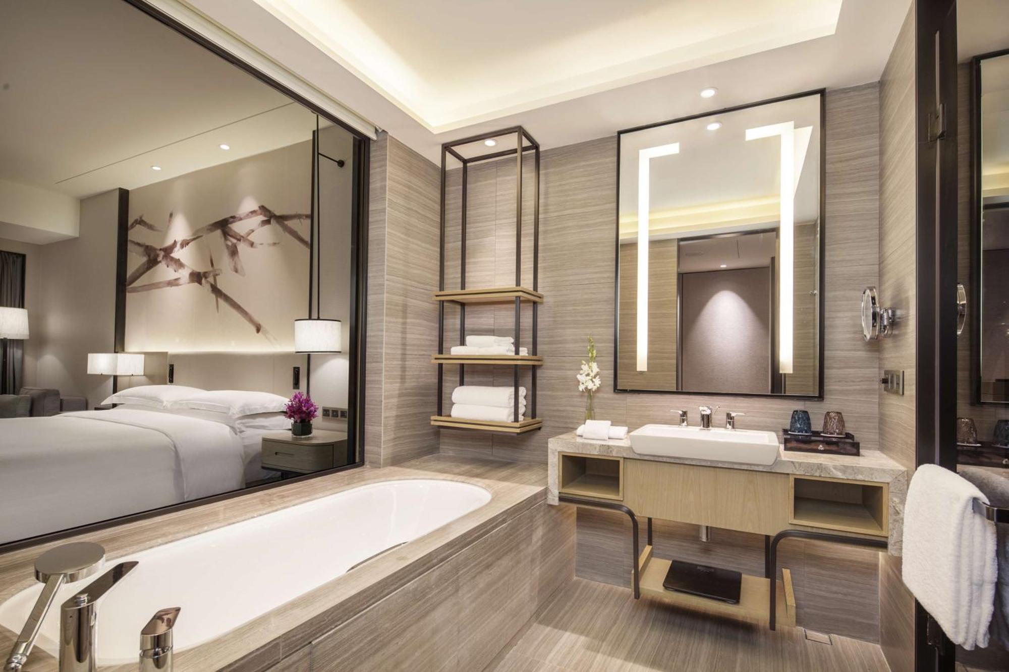 Doubletree By Hilton Hotel Shenzhen Longhua, Near Huawei, Foxcnn, Shenzhen North Railway, Uniwalk & Uniworld Shopping Mall, Sam'S Club Exteriör bild